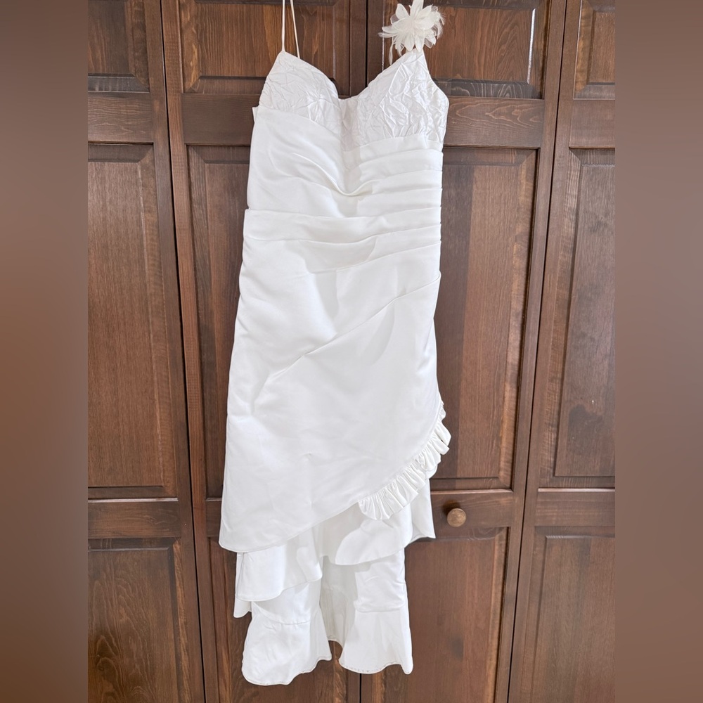 Elegant White Strapless Dress
